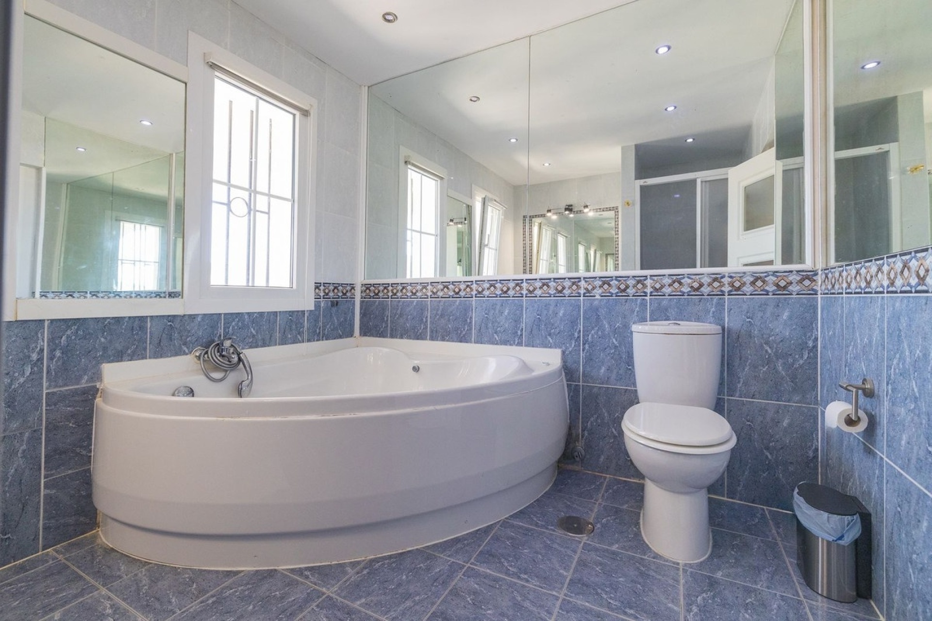 Resale - Villa - Estepona - Estepona Centro