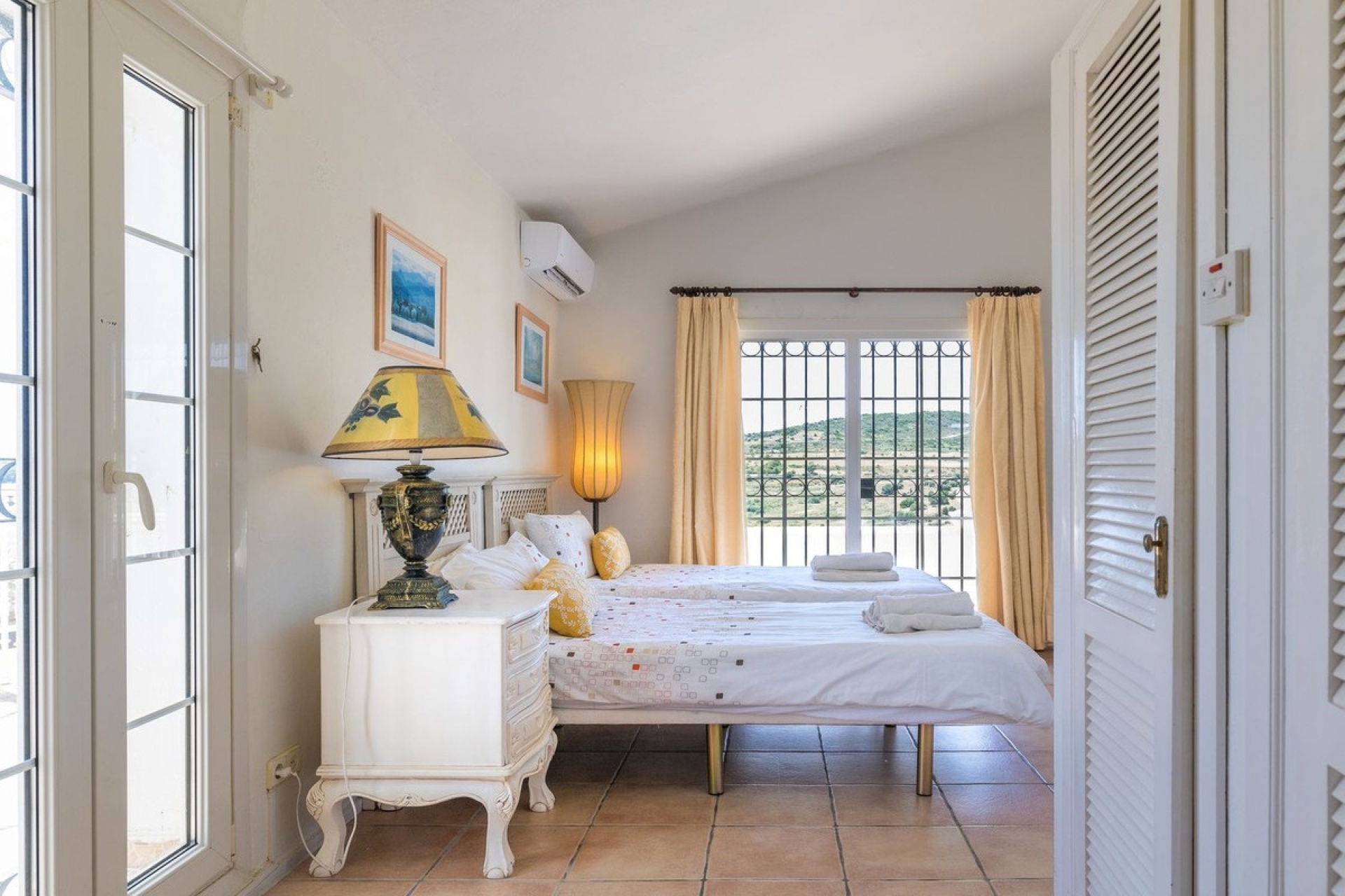 Resale - Villa - Estepona - Estepona Centro