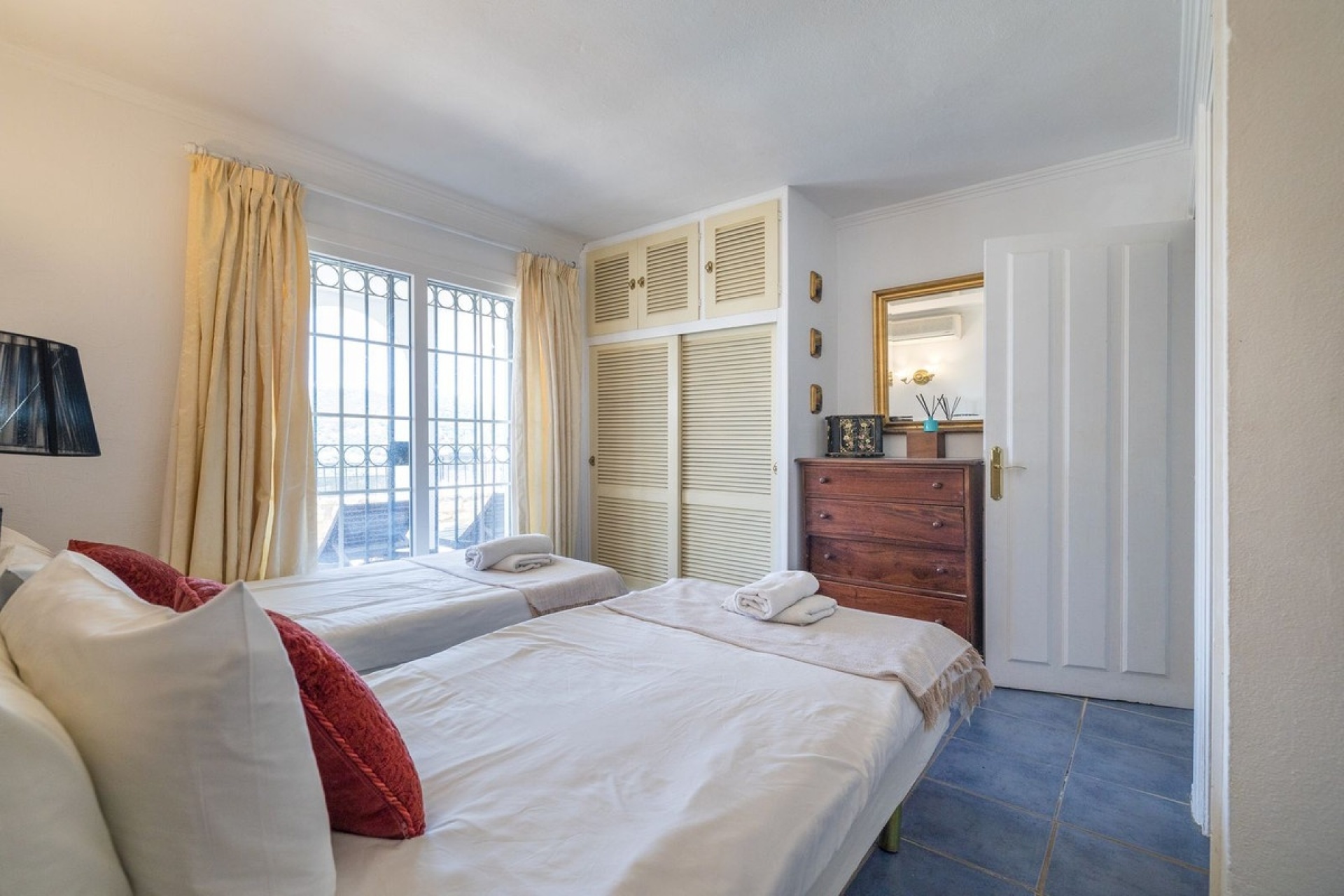 Resale - Villa - Estepona - Estepona Centro