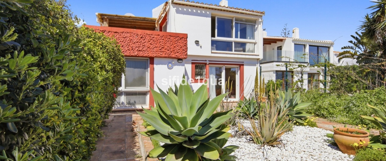 Resale - Villa - Estepona - Estepona Centro