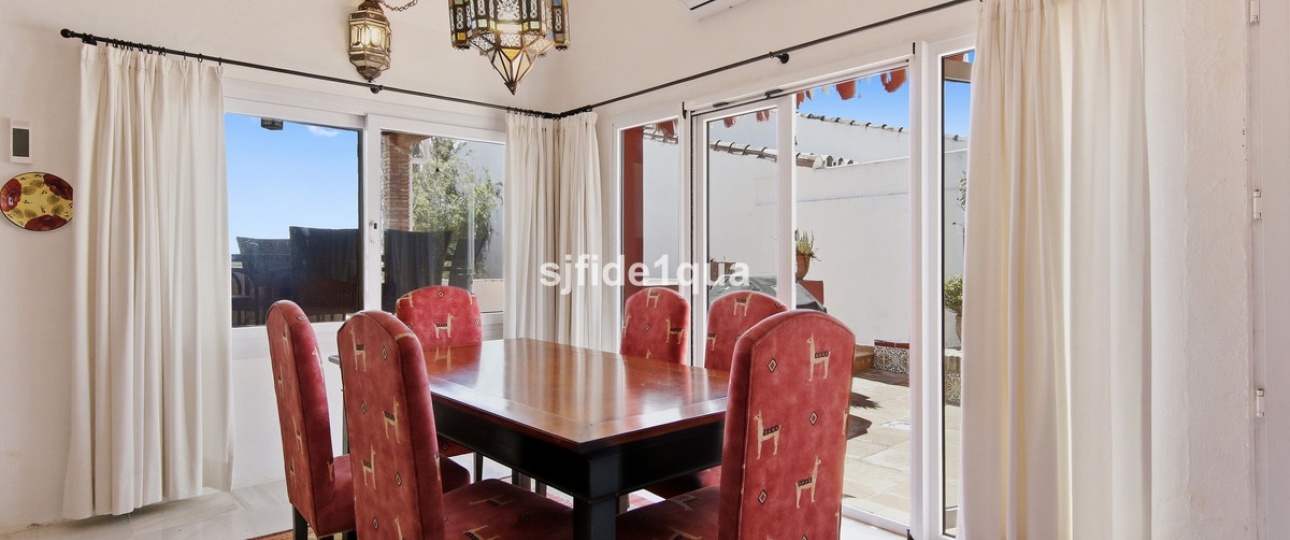 Resale - Villa - Estepona - Estepona Centro