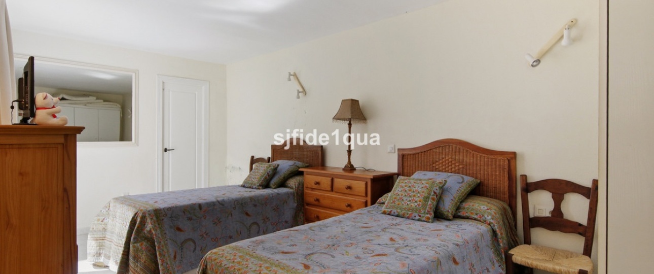 Resale - Villa - Estepona - Estepona Centro