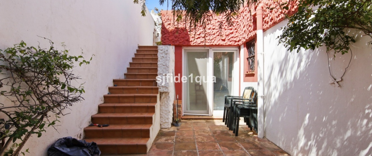 Resale - Villa - Estepona - Estepona Centro