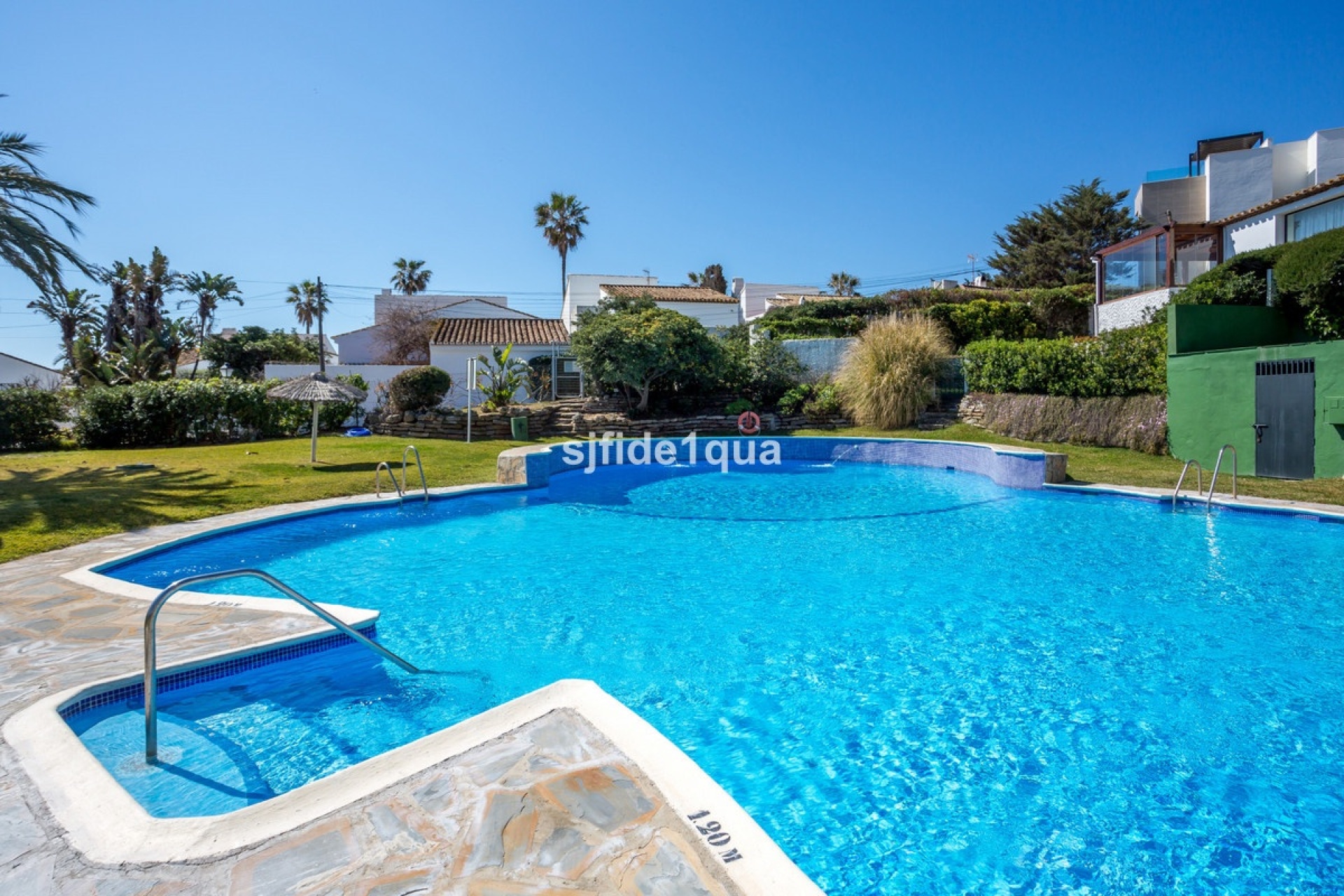 Resale - Villa - Estepona - Estepona Centro