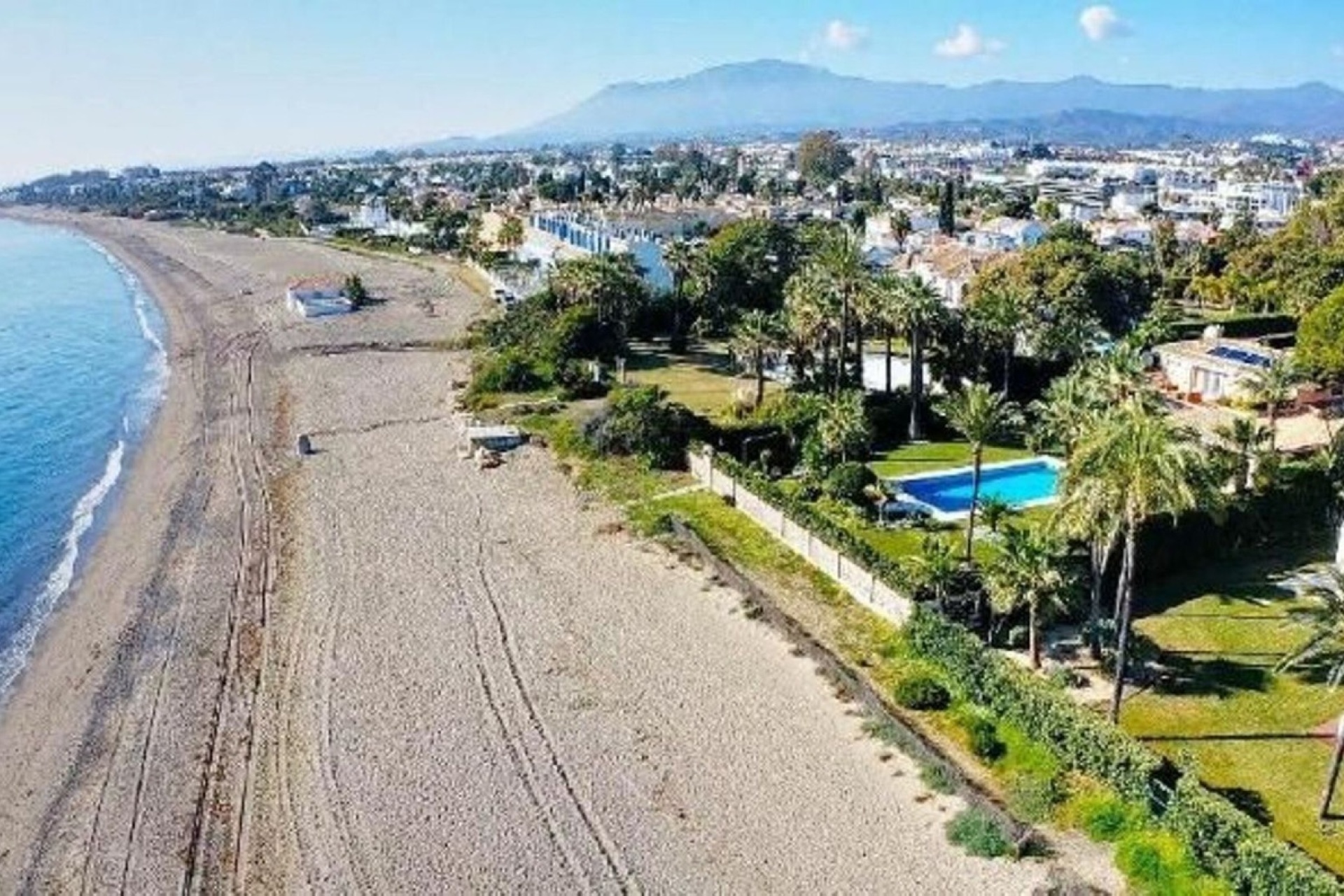 Resale - Villa - Estepona - Estepona Centro