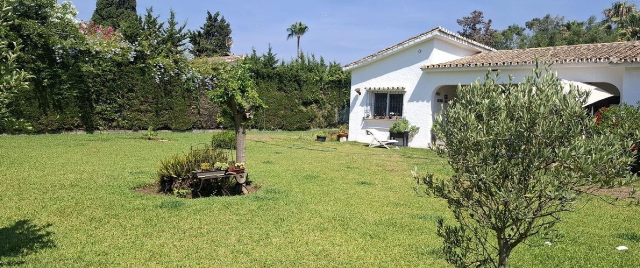 Resale - Villa - Estepona - Estepona Centro