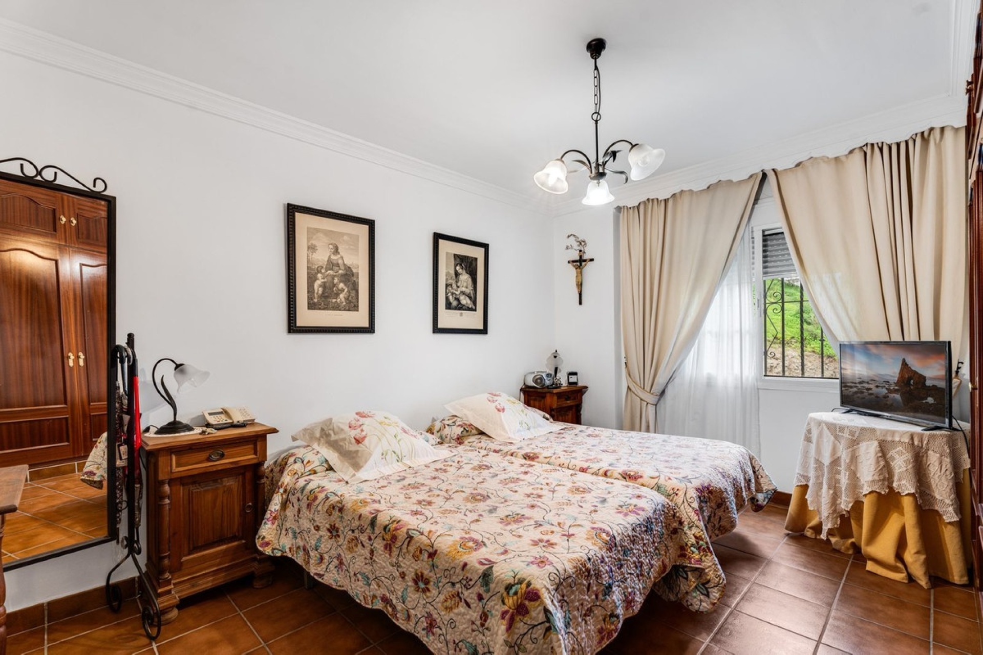 Resale - Villa - Estepona - Estepona Centro