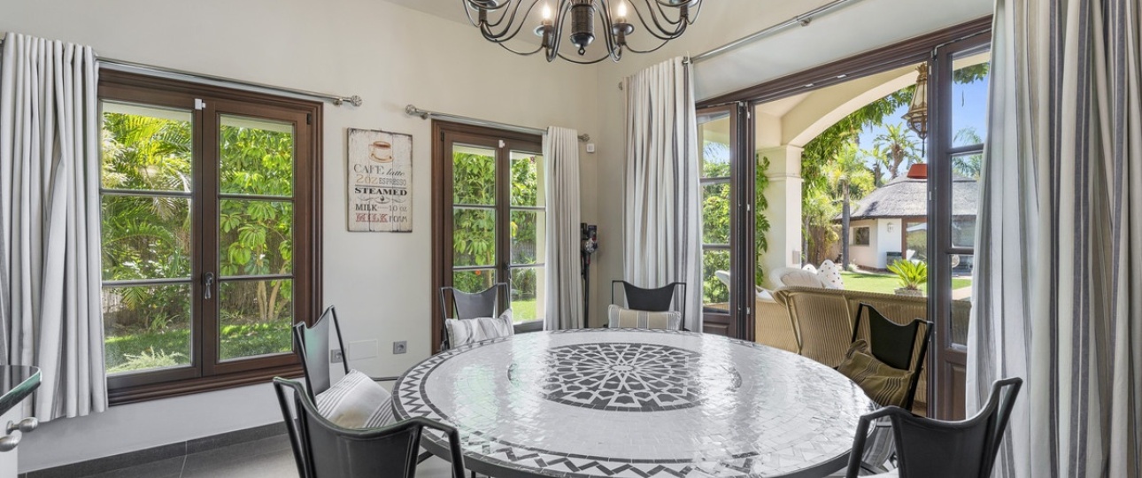 Resale - Villa - Estepona - Estepona Centro