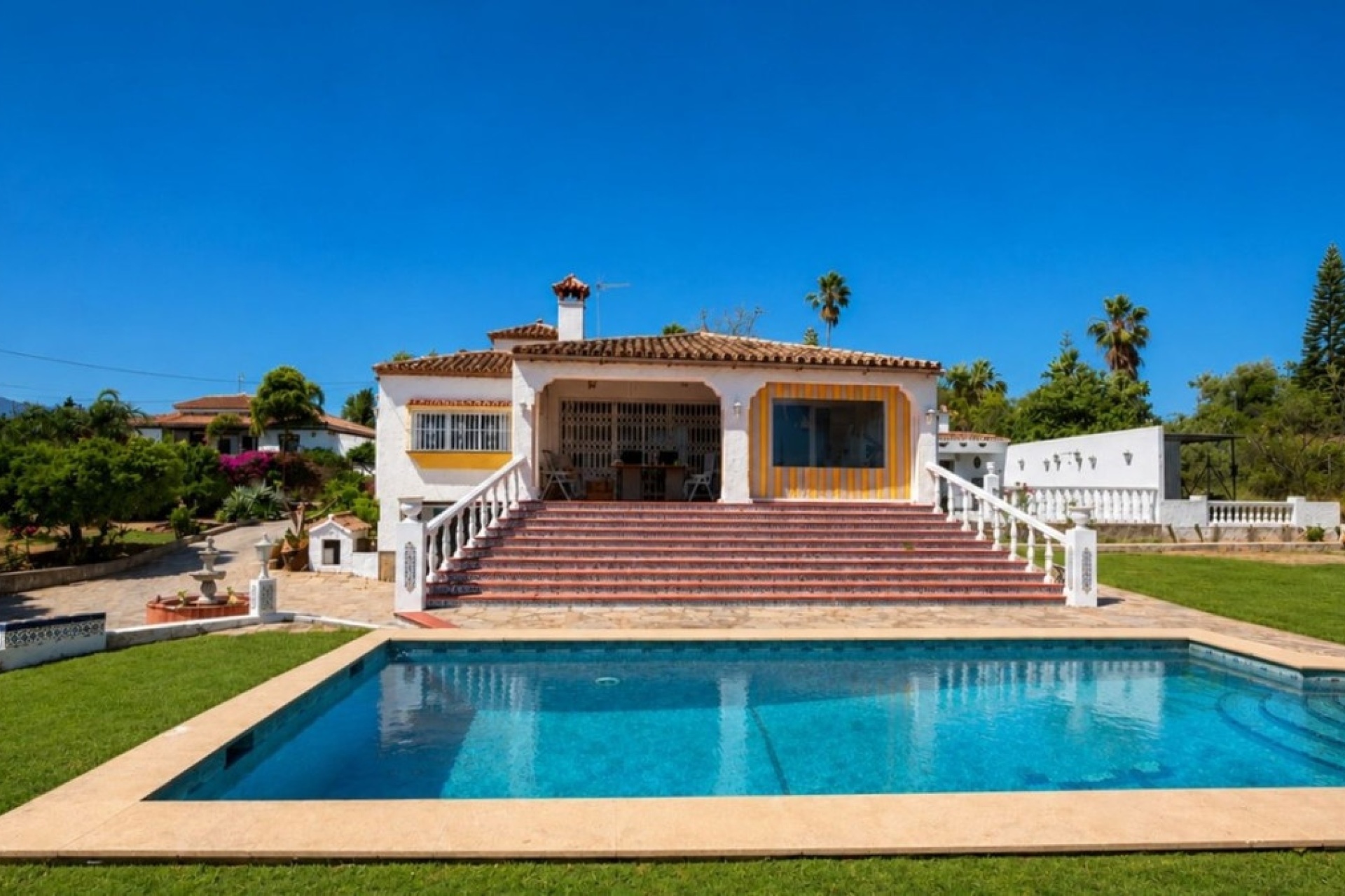 Resale - Villa - Estepona - Estepona Centro