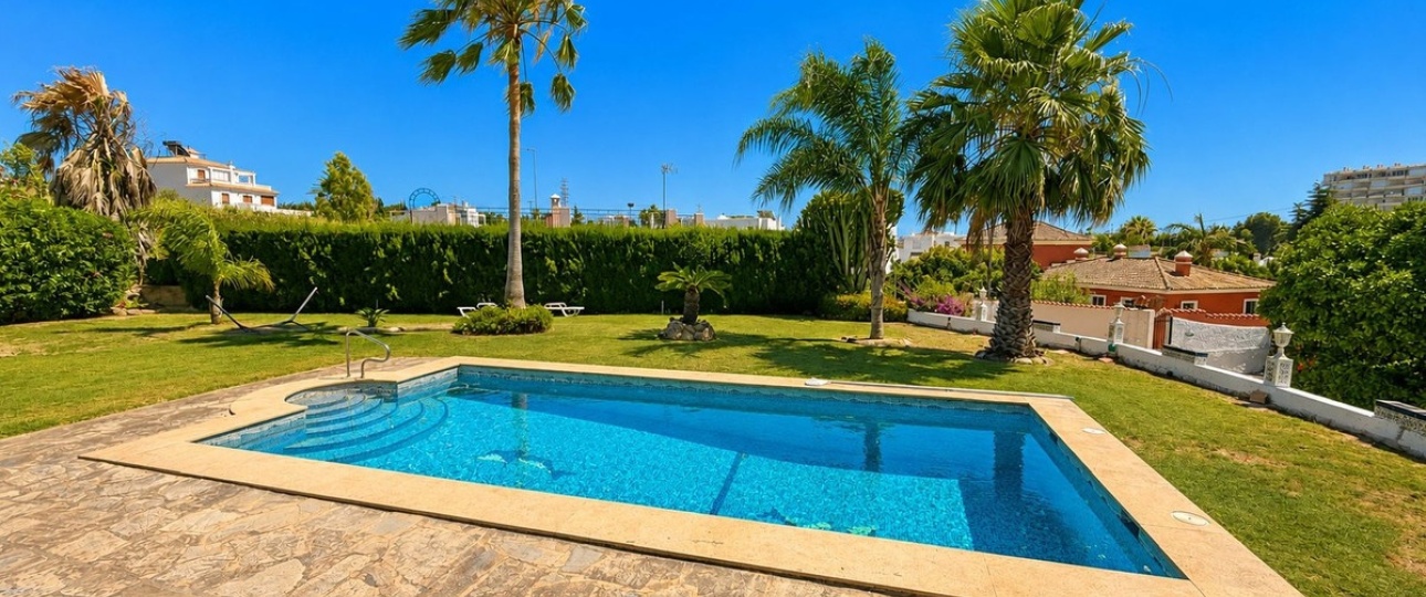 Resale - Villa - Estepona - Estepona Centro