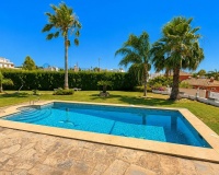 Resale - Villa - Estepona - Estepona Centro