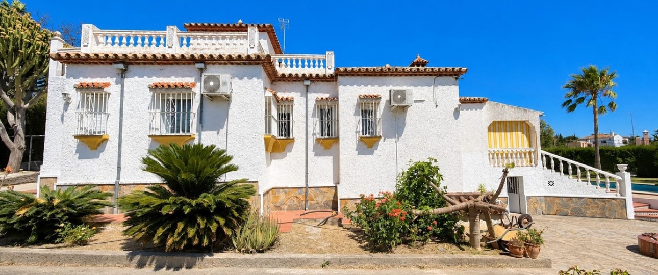 Resale - Villa - Estepona - Estepona Centro