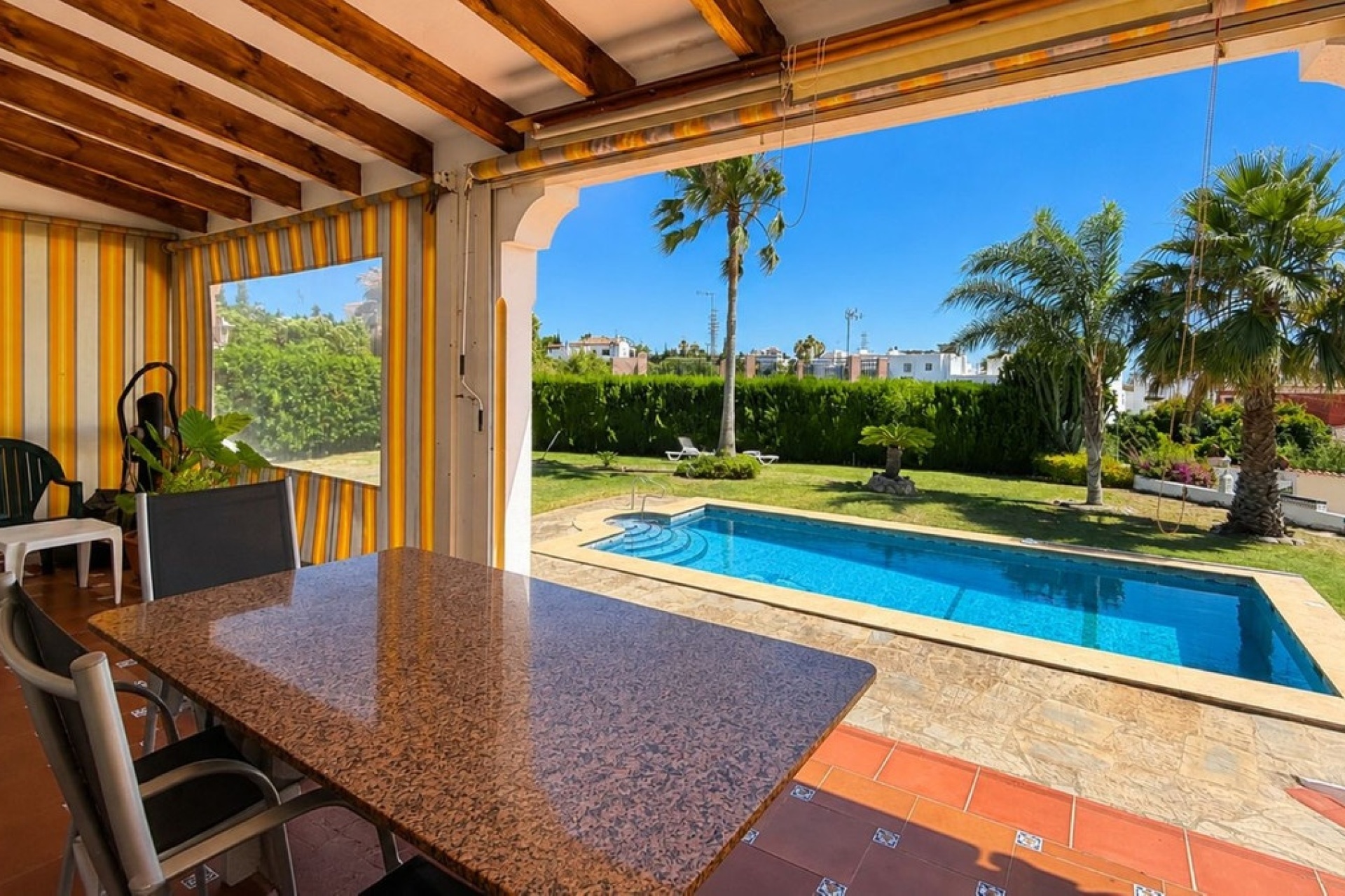 Resale - Villa - Estepona - Estepona Centro