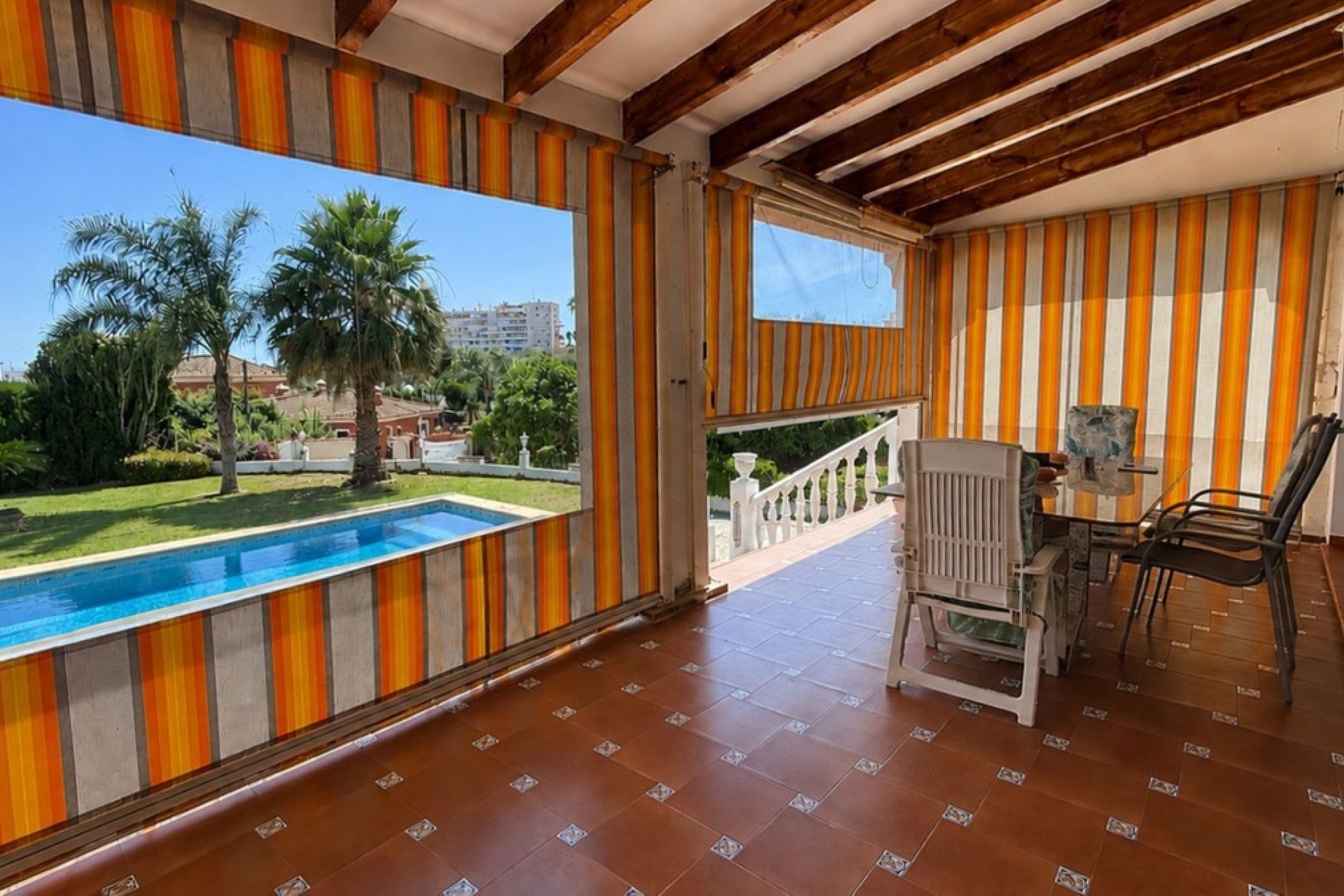 Resale - Villa - Estepona - Estepona Centro
