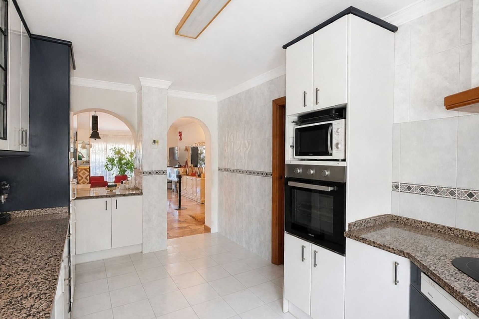Resale - Villa - Estepona - Estepona Centro