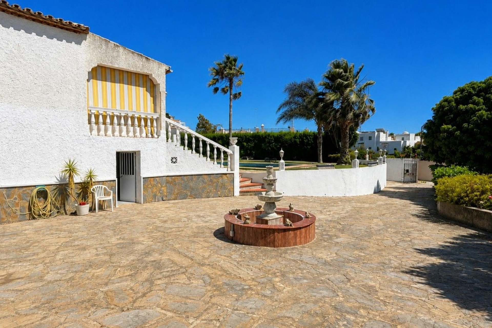 Resale - Villa - Estepona - Estepona Centro