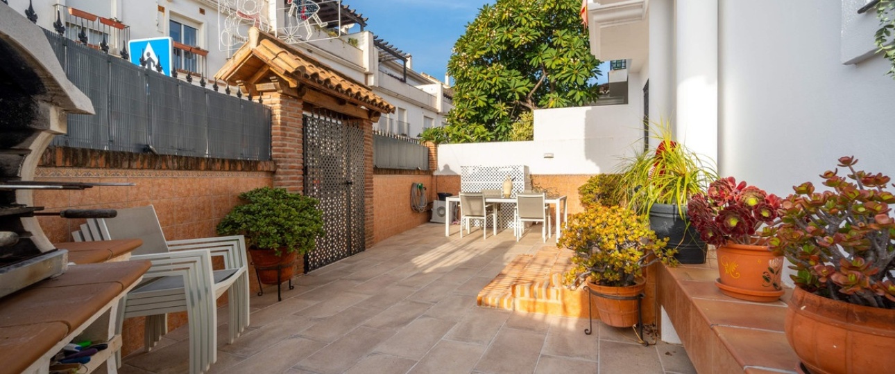 Resale - Villa - Estepona - Estepona Centro