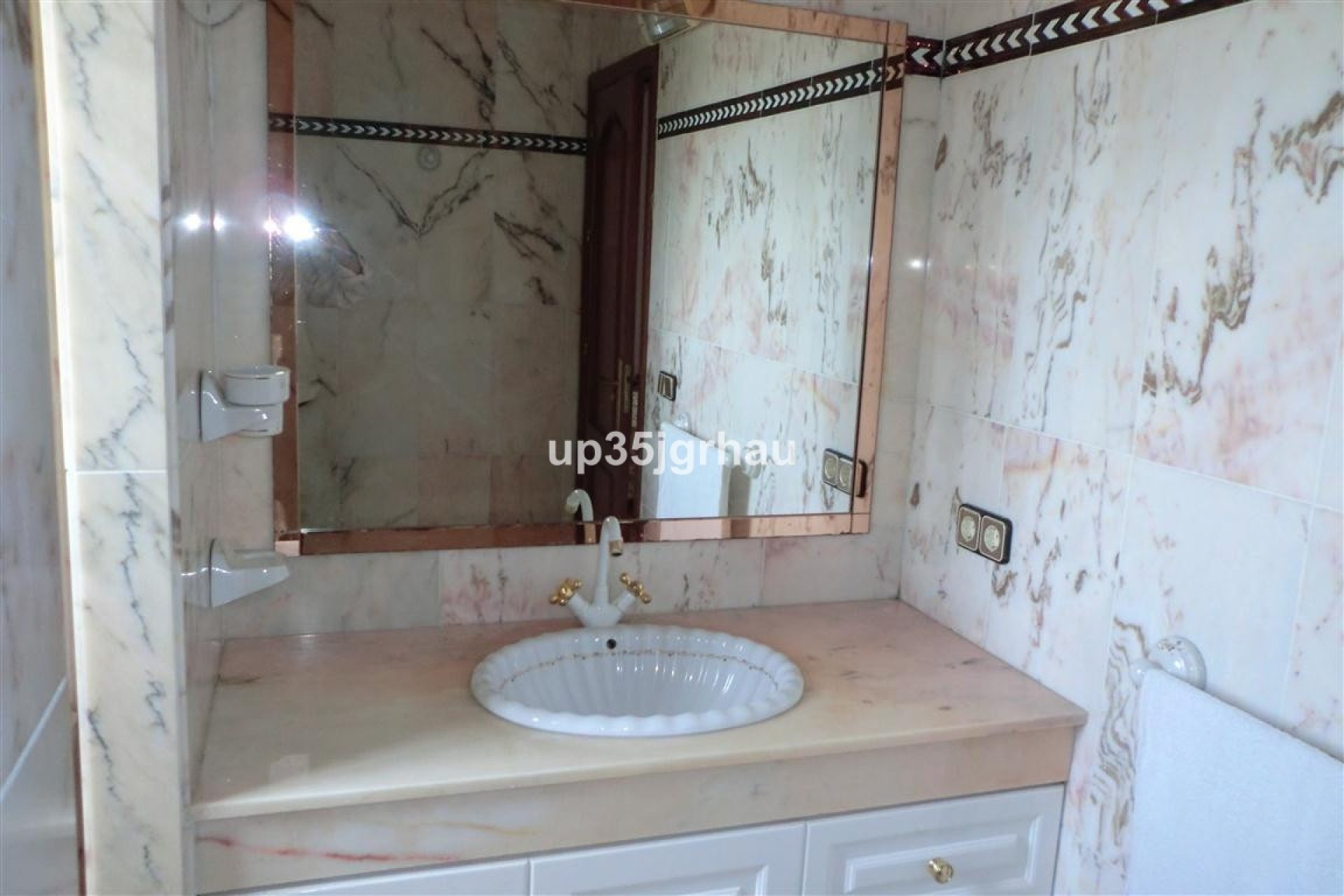 Resale - Villa - Estepona - Estepona Centro