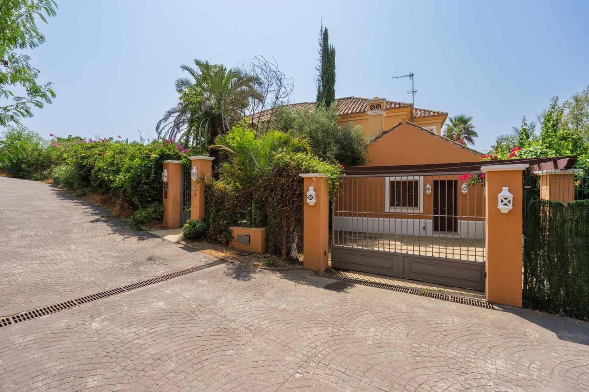 Resale - Villa - Estepona - Estepona Centro