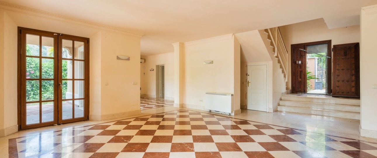 Resale - Villa - Estepona - Estepona Centro