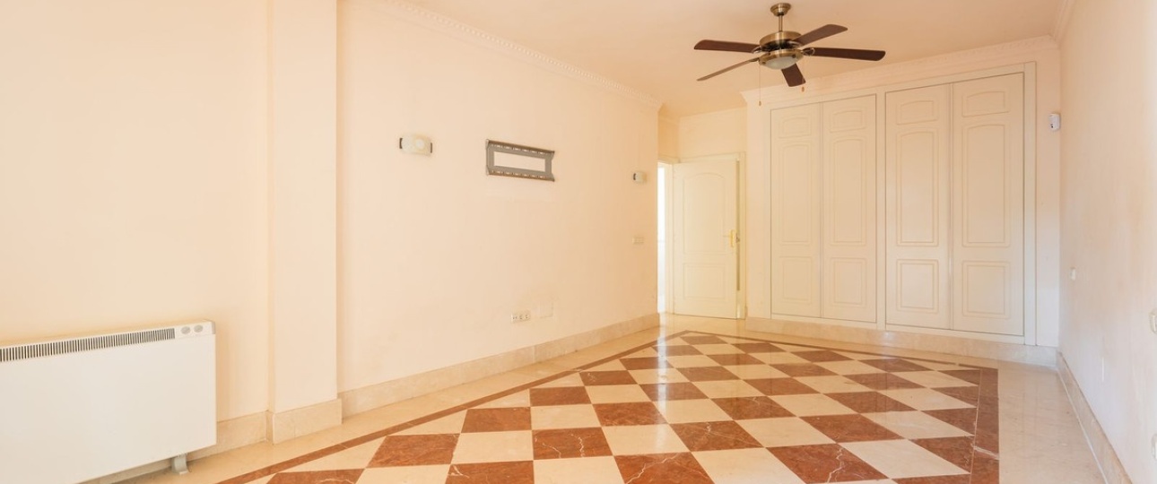 Resale - Villa - Estepona - Estepona Centro