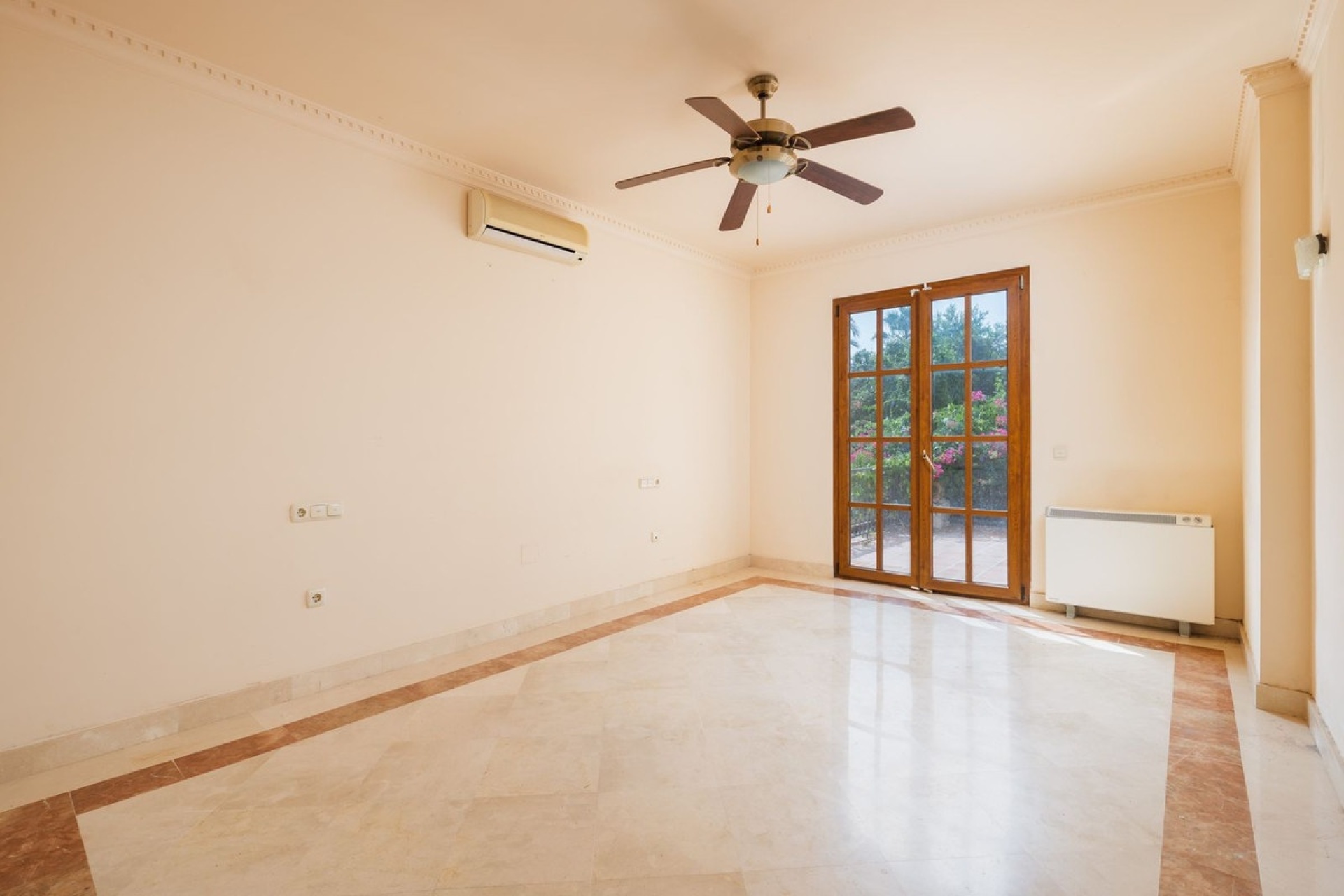 Resale - Villa - Estepona - Estepona Centro