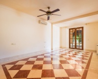 Resale - Villa - Estepona - Estepona Centro