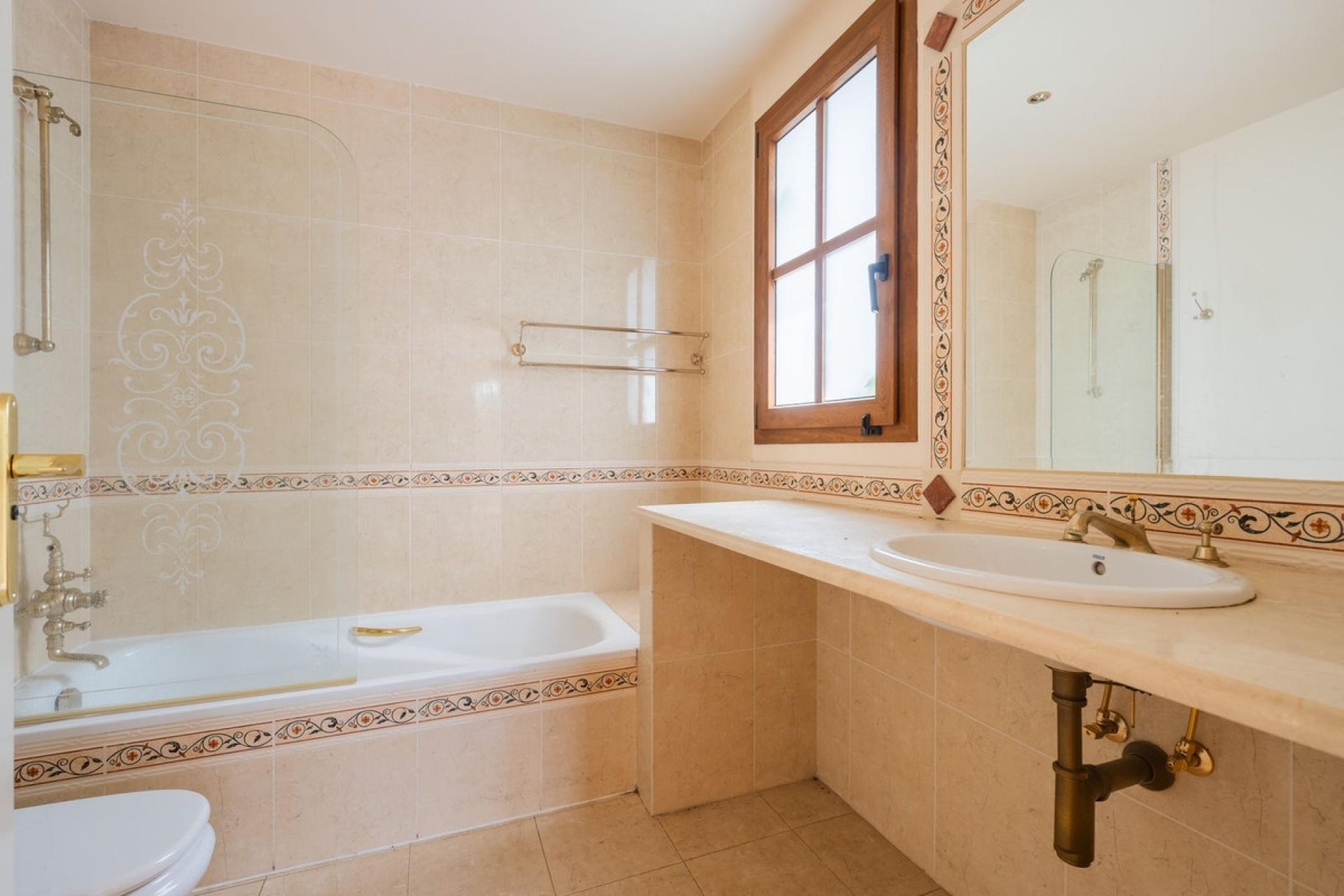 Resale - Villa - Estepona - Estepona Centro