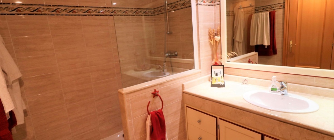 Resale - Villa - Estepona - Estepona Centro