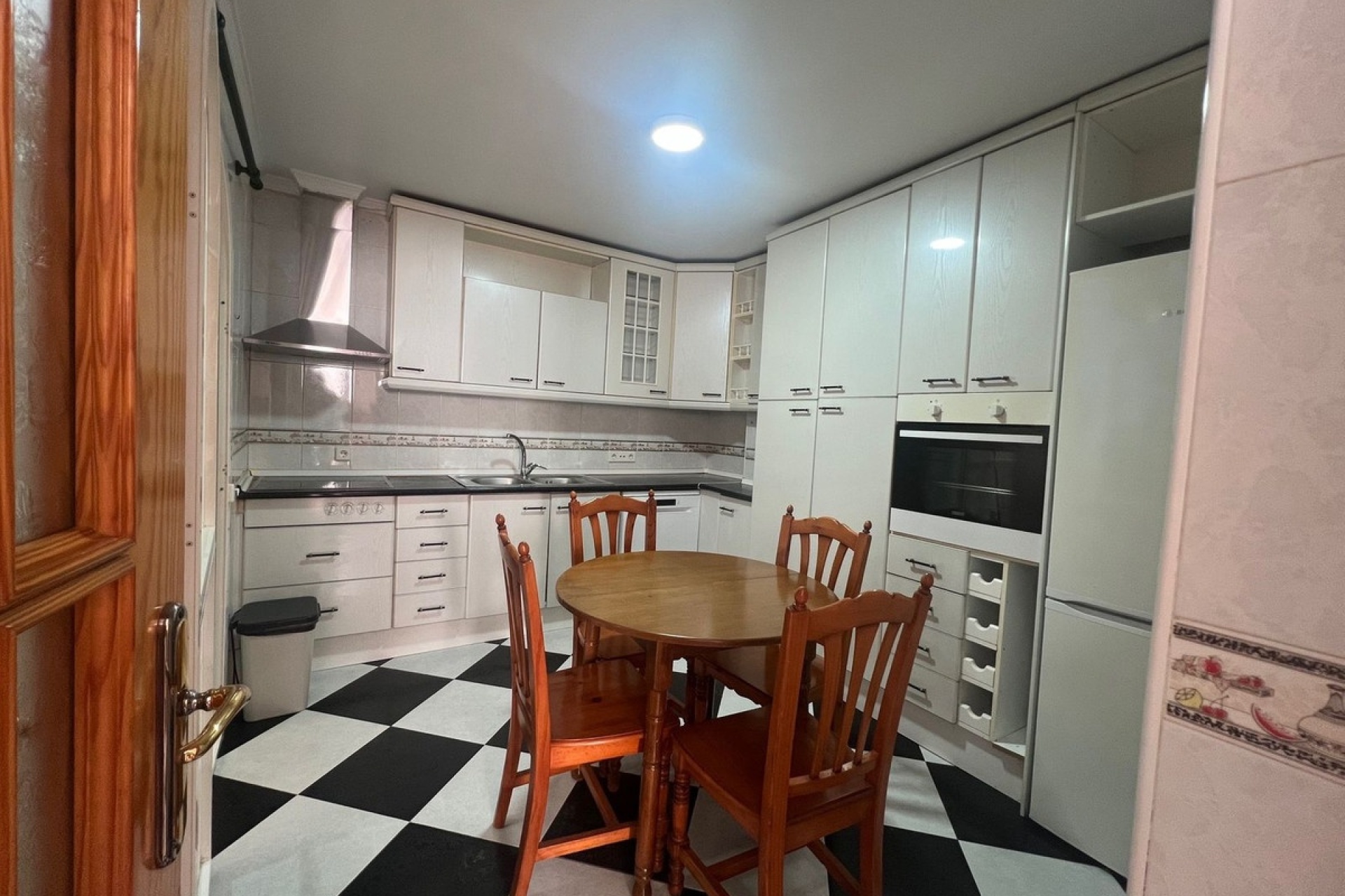 Resale - Villa - Estepona - Estepona Centro