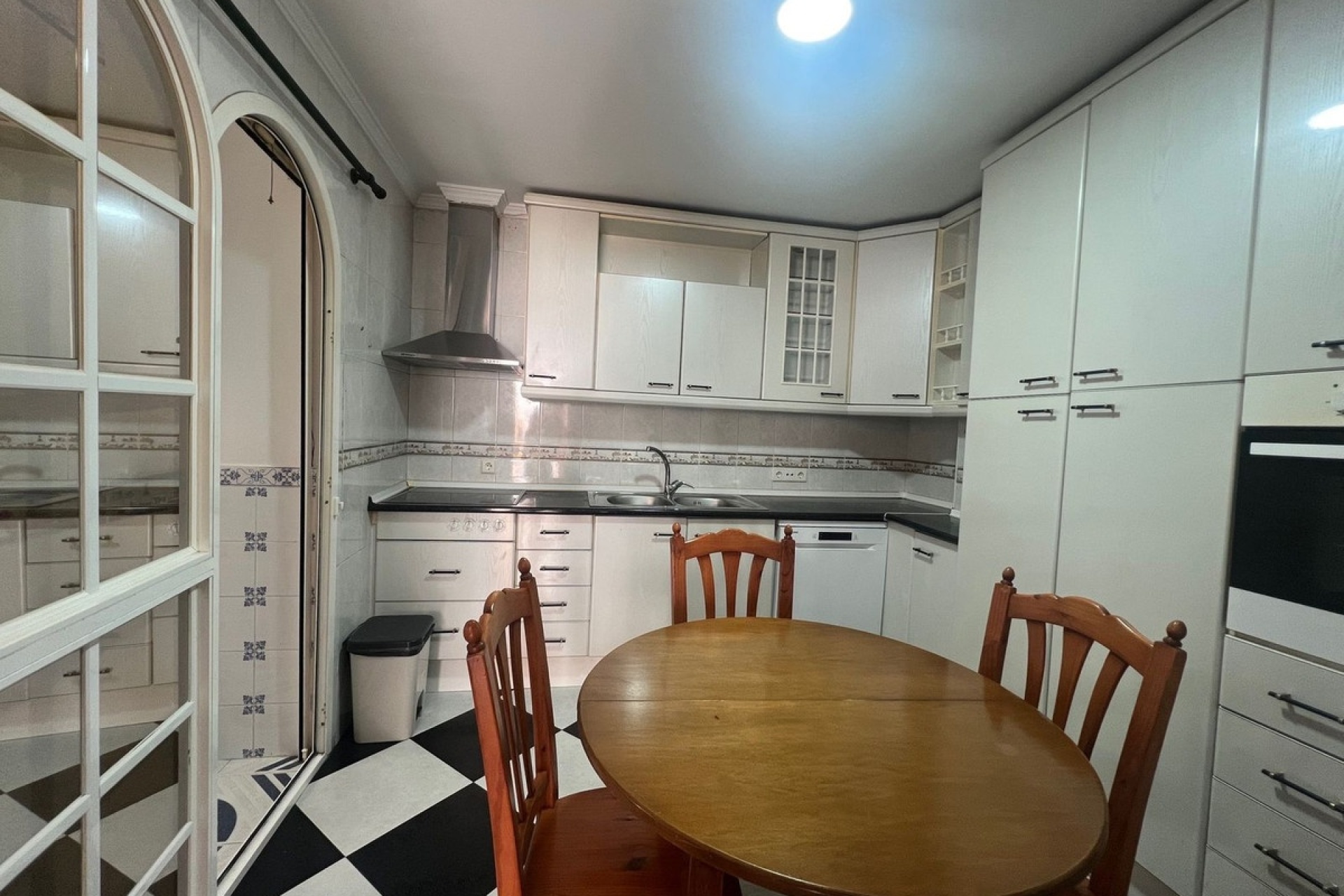 Resale - Villa - Estepona - Estepona Centro