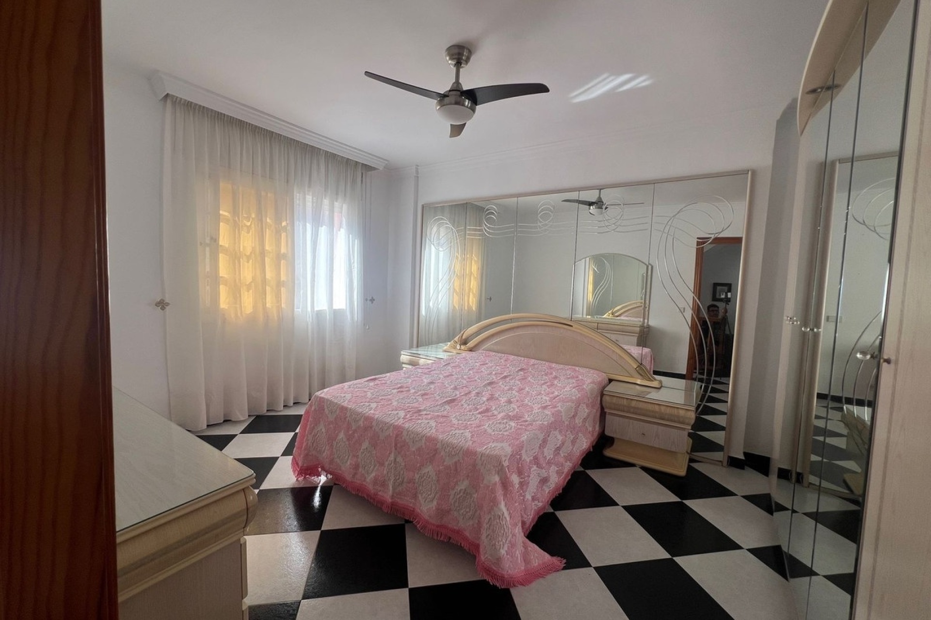 Resale - Villa - Estepona - Estepona Centro