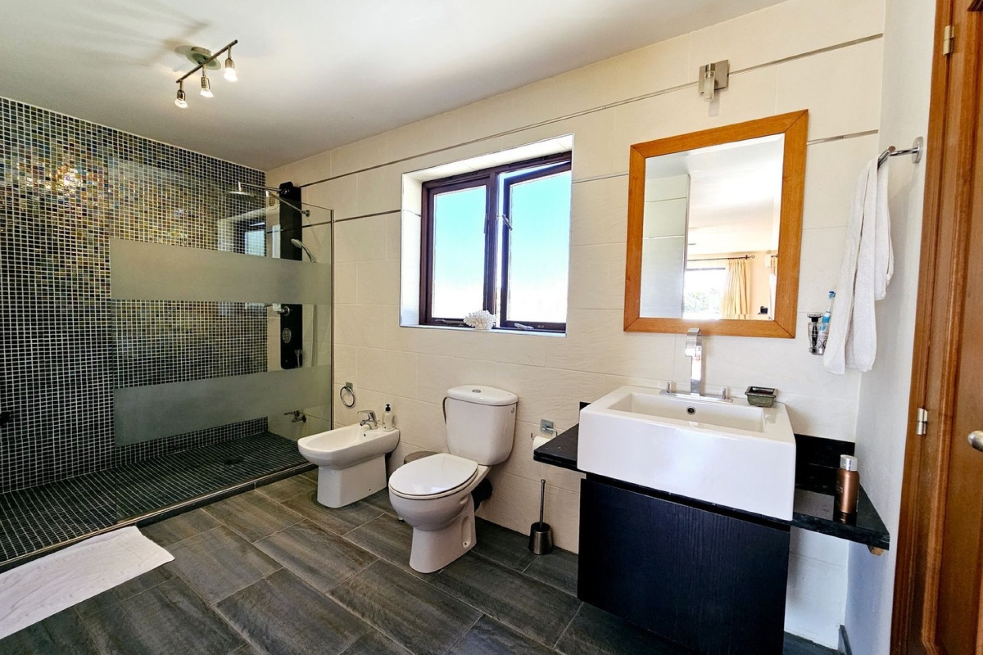 Resale - Villa - Estepona - Estepona Centro
