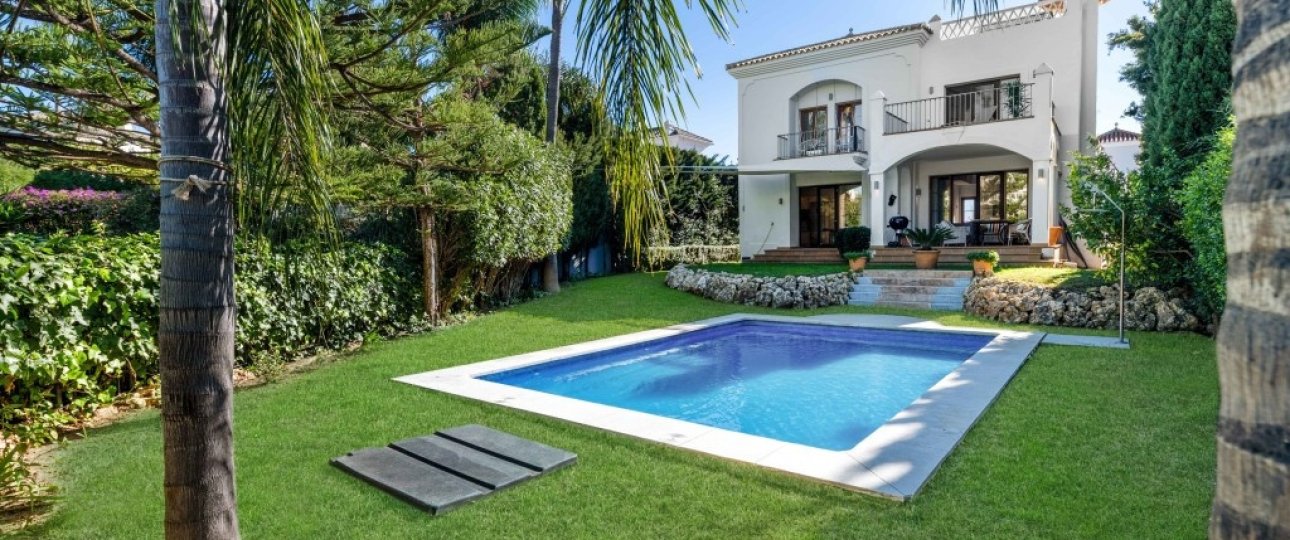 Resale - Villa - Estepona - Estepona Centro