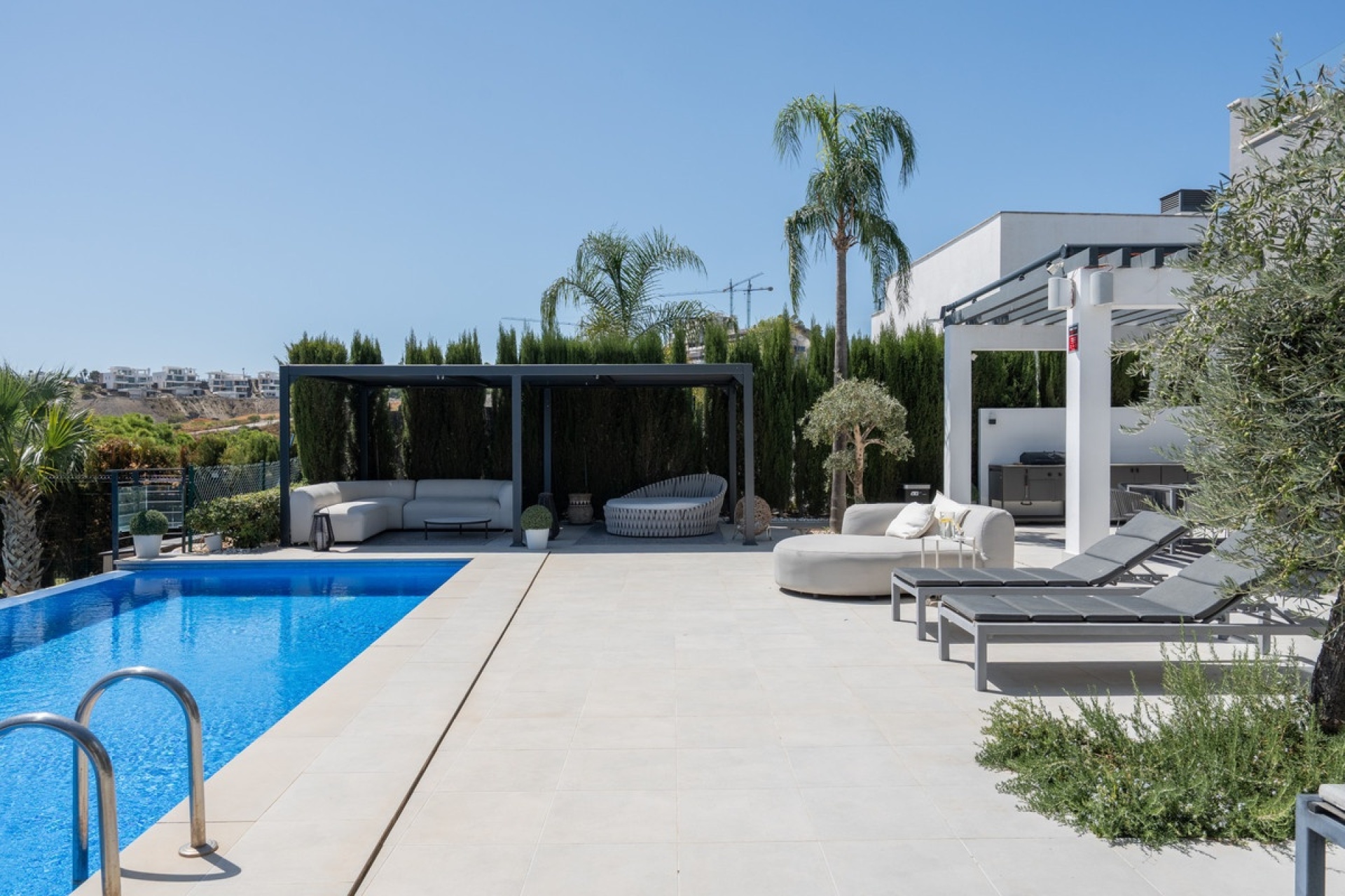 Resale - Villa - Estepona - Estepona Centro