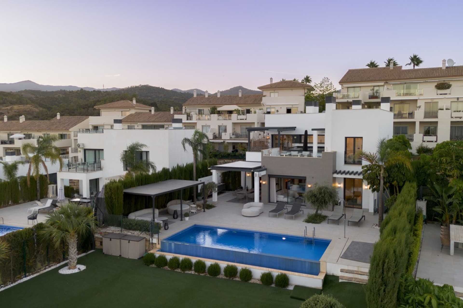 Resale - Villa - Estepona - Estepona Centro