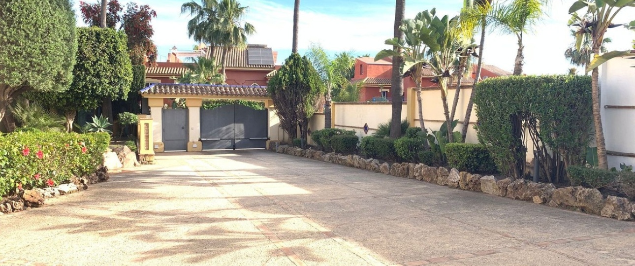 Resale - Villa - Estepona - Estepona Centro