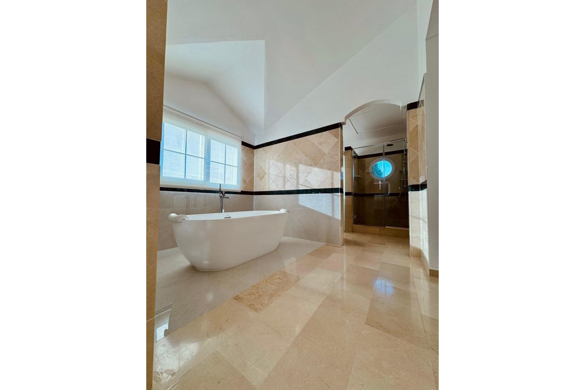 Resale - Villa - Estepona - Estepona Centro