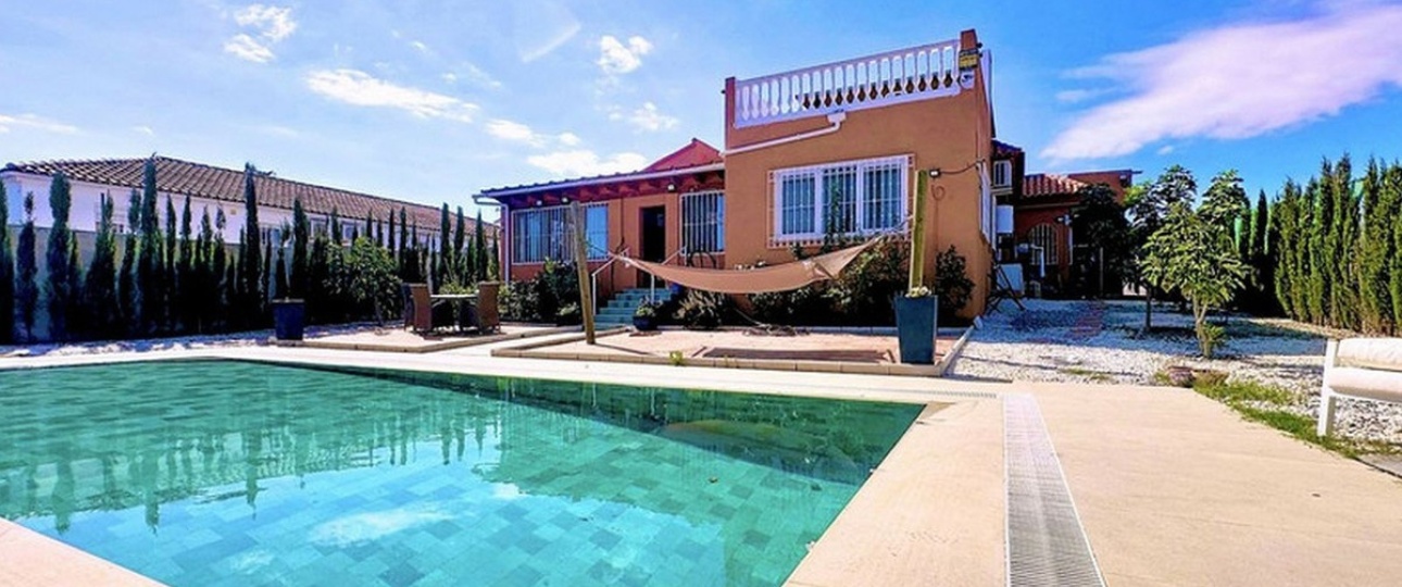 Resale - Villa - Estepona - Estepona Centro