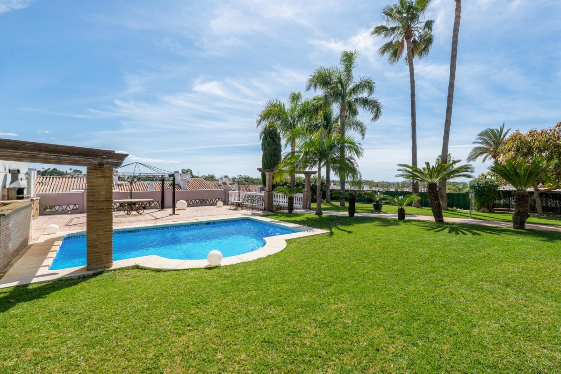 Resale - Villa - Estepona - Estepona Centro