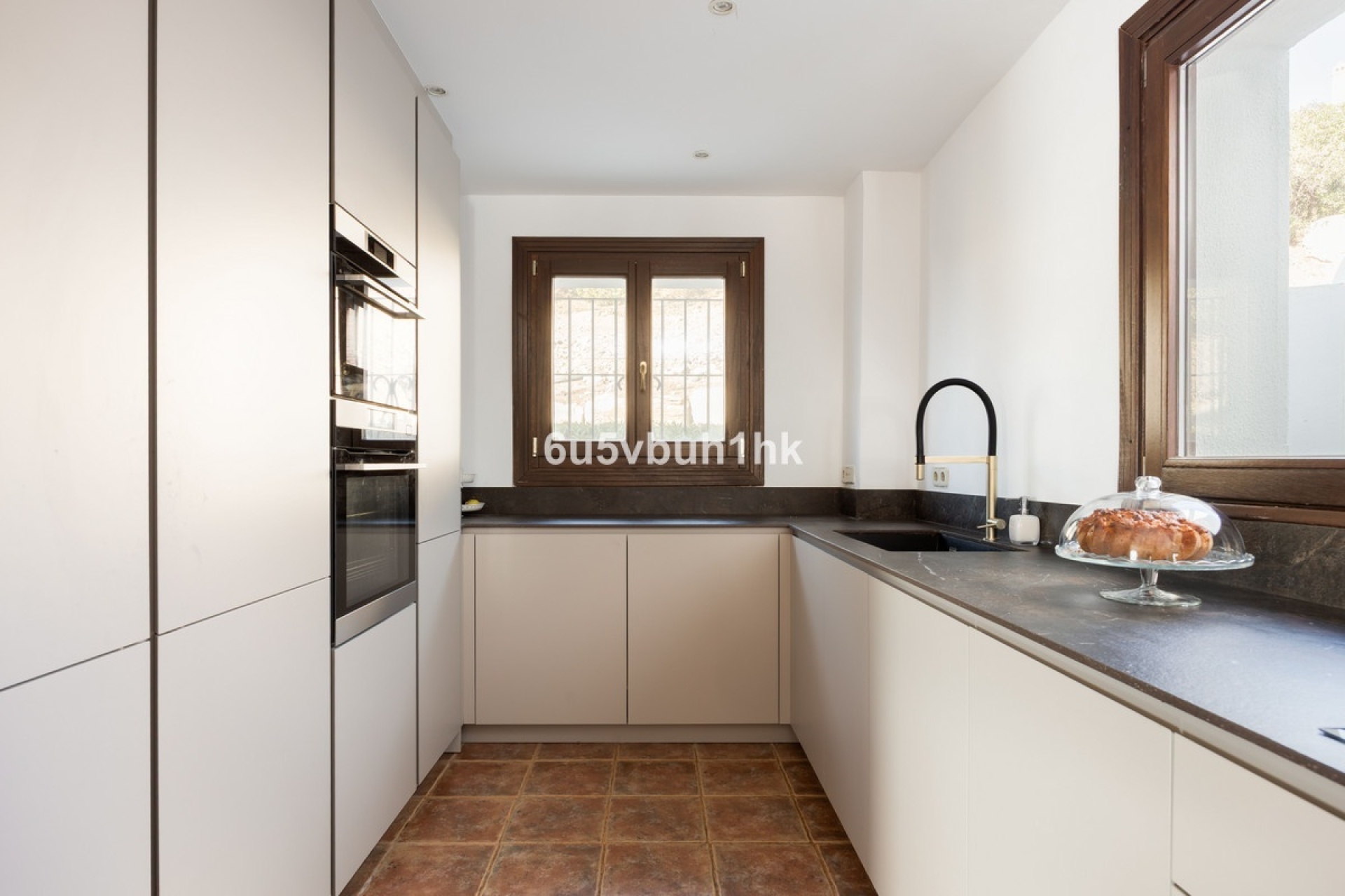 Resale - Villa - Estepona - Estepona Centro