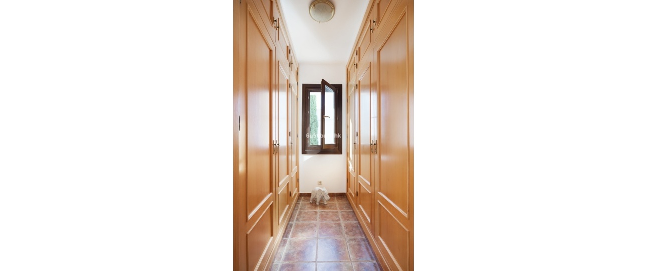 Resale - Villa - Estepona - Estepona Centro