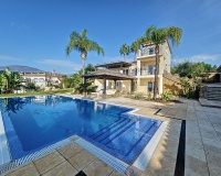 Resale - Villa - Estepona - Estepona Centro