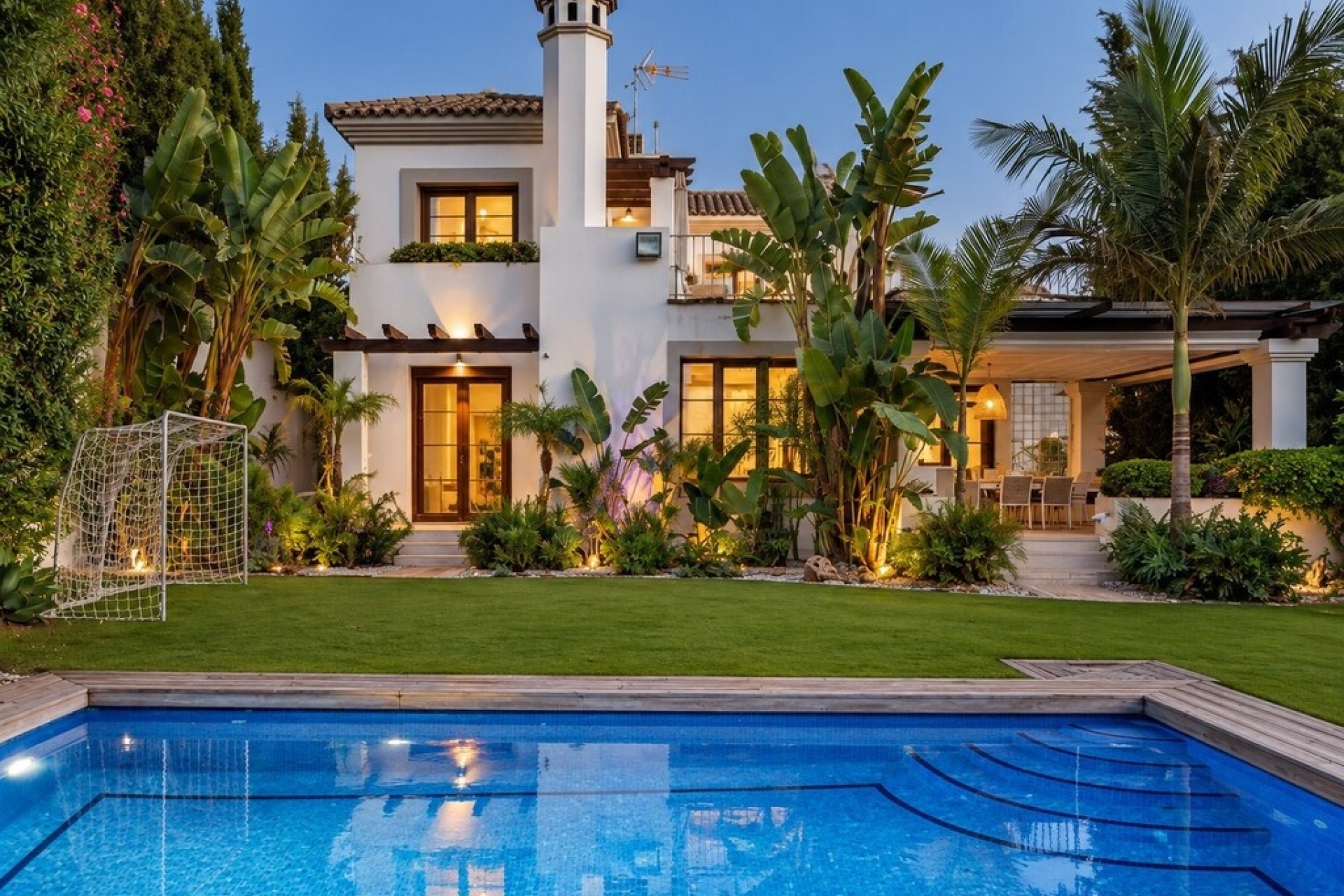 Resale - Villa - Estepona - Estepona Centro