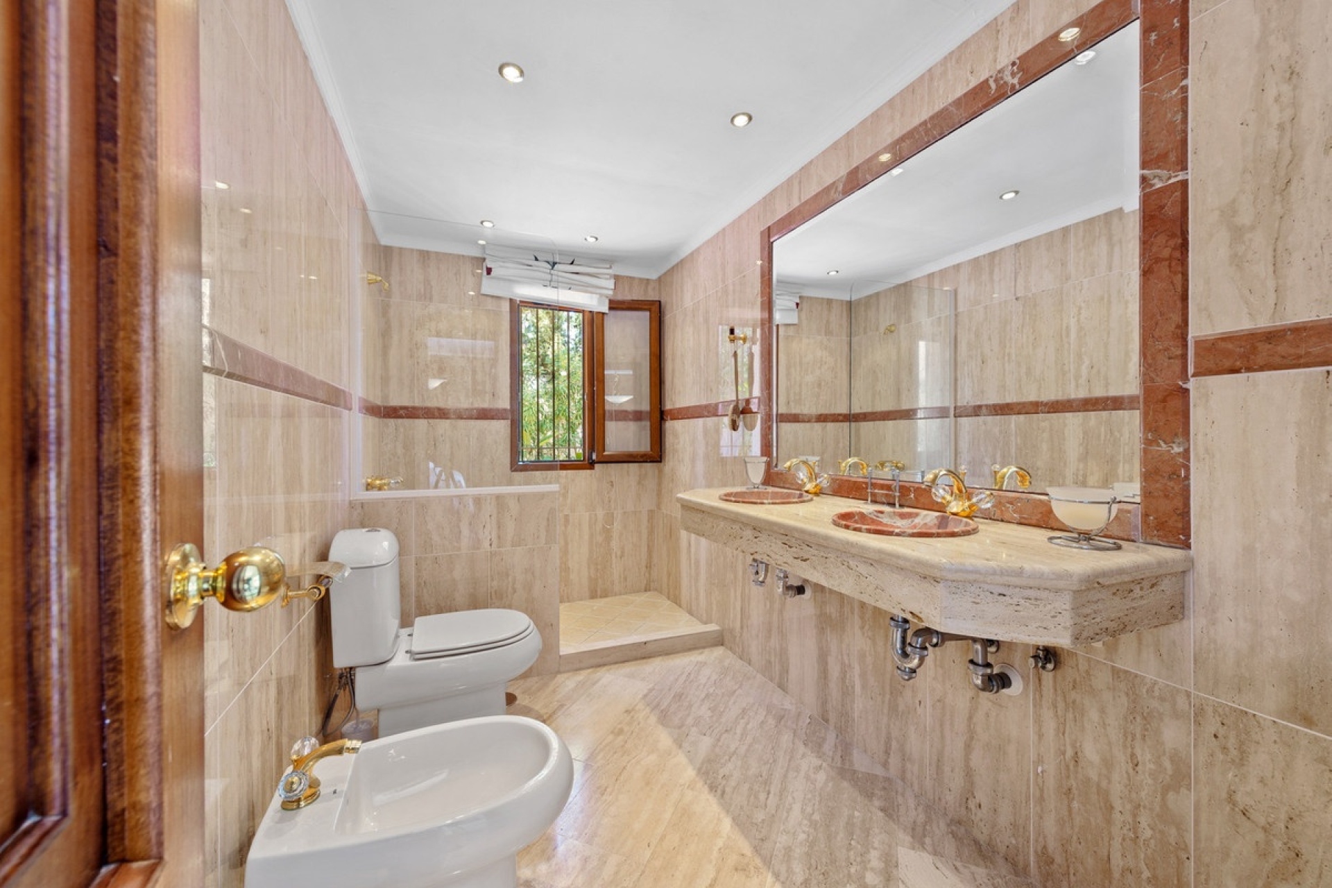 Resale - Villa - Estepona - Estepona Centro