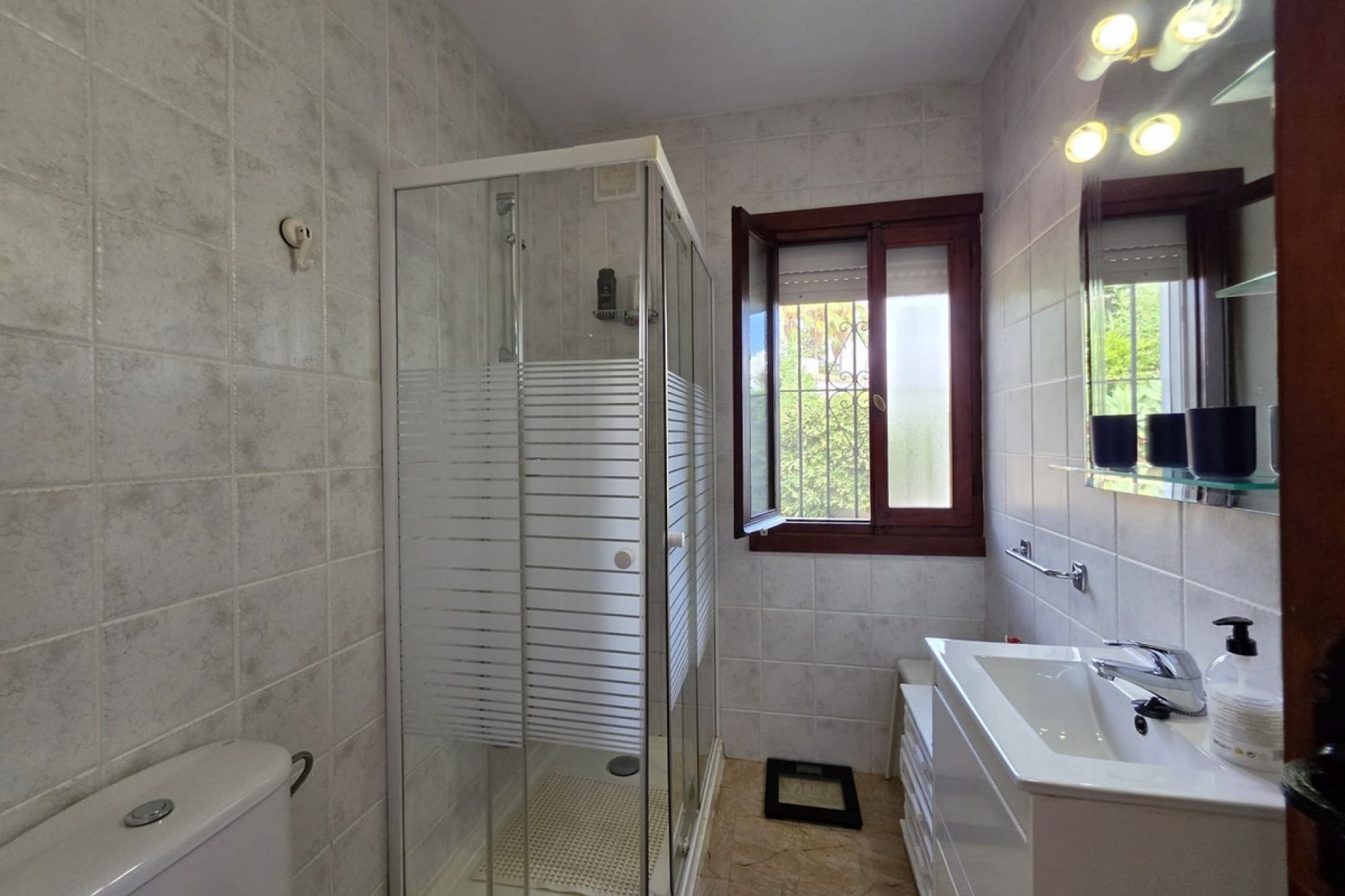 Resale - Villa - Estepona - Estepona Centro