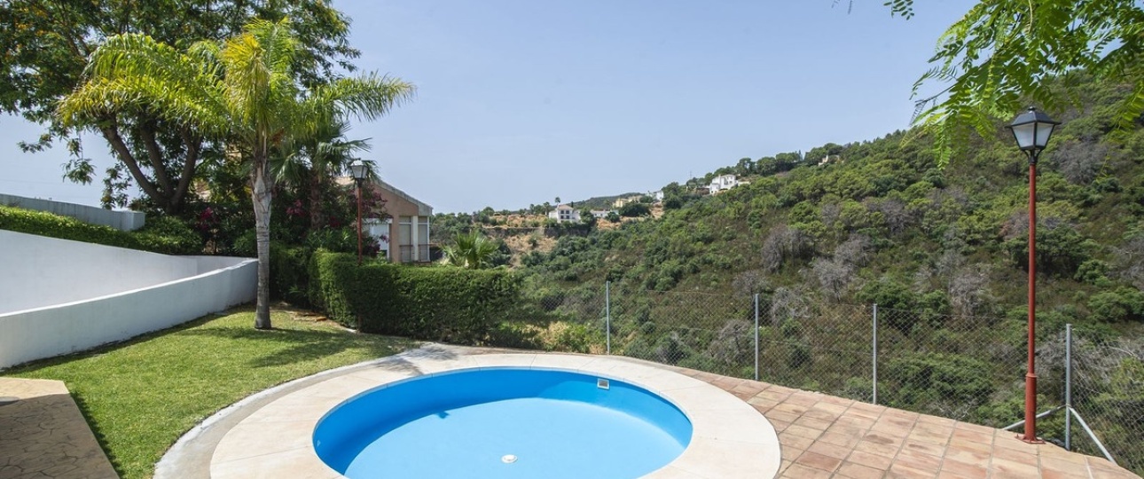 Resale - Villa - Estepona - Estepona Centro