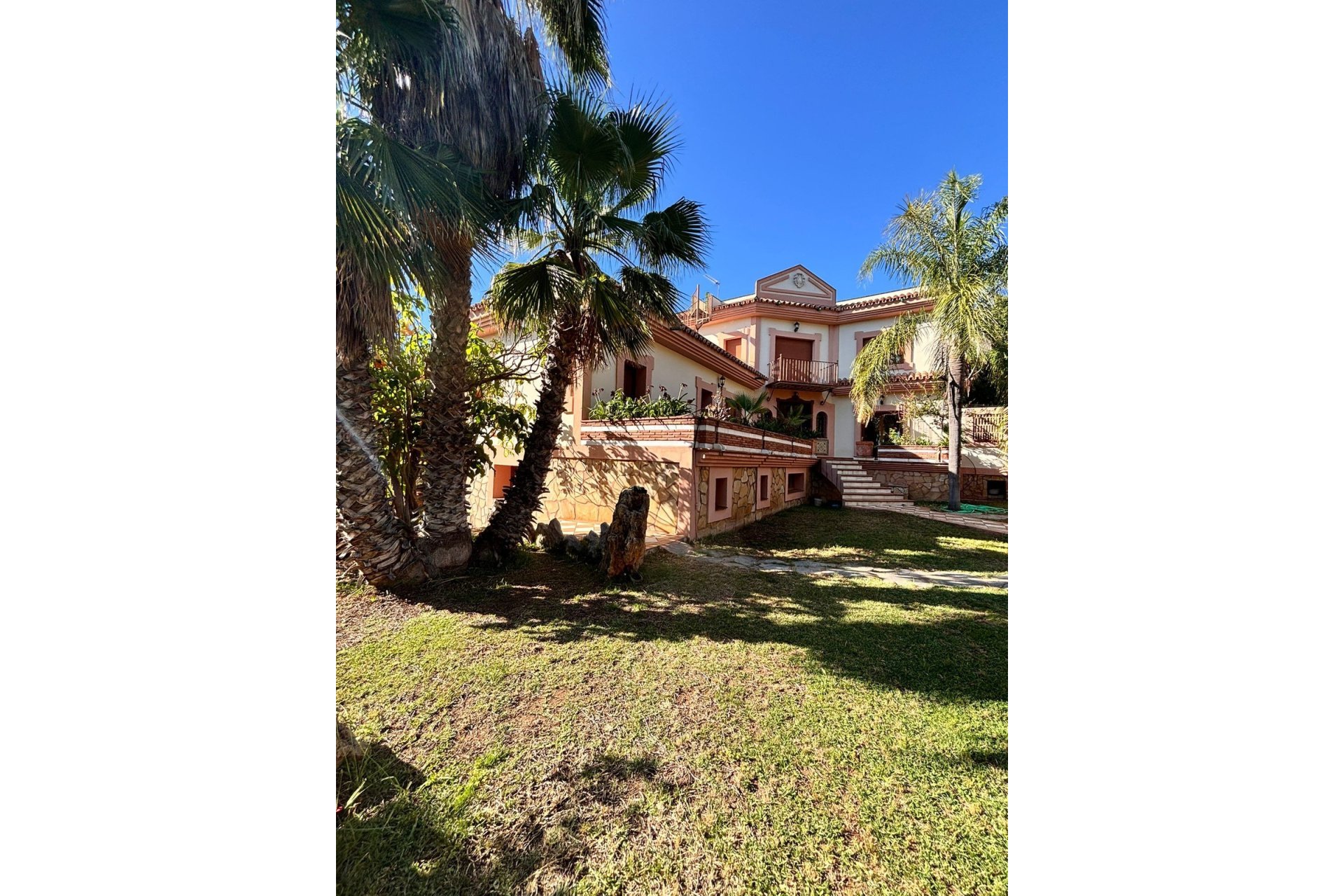 Resale - Villa - Estepona - Estepona Centro