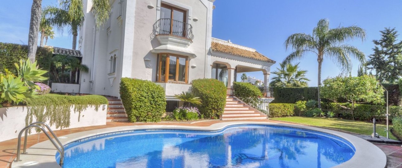 Resale - Villa - Estepona - Estepona Centro