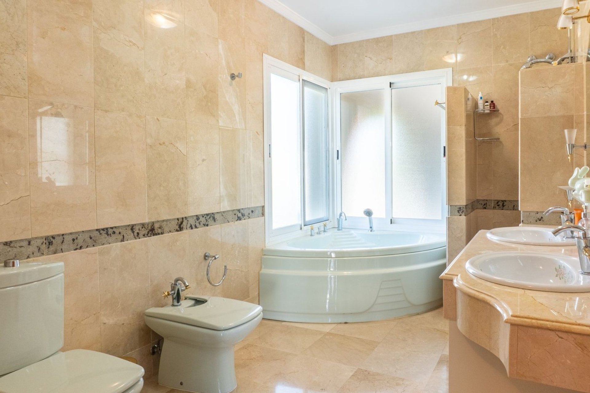 Resale - Villa - Estepona - New Golden Mile
